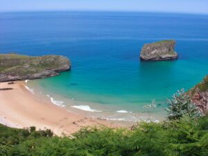 playa_de_ballota_wikimedia